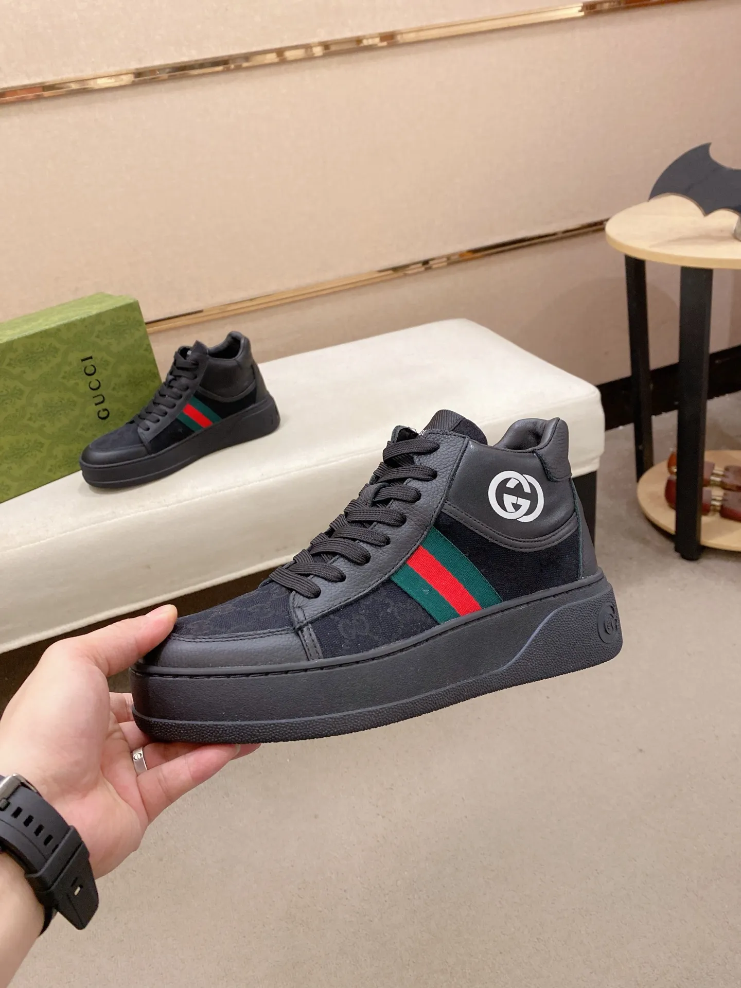 Factory price: 442💰 (GUCCI) The latest model from the official website🎁🎁Casual and fashionable men's shoes👟, hot style💥The style is simple and elegant, exclusive for trendy men. Unique official website's latest brand elements👑original Gucci decoration, fashionable and generous, the fabric is original cowhide ✅sheepskin lining, the official website specifies wear-resistant casual outsole, the classic model is taken in kind at the counter🎬38-44 (can be customized for 45 non-refundable)